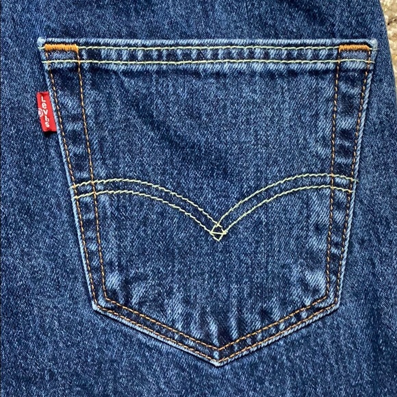 Levi’s Dark Wash Cutoff Jean Shorts - Size 2 - Picture 6 of 7